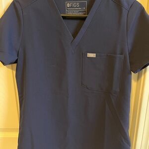 FIGS Women’s Catarina Top. Navy.